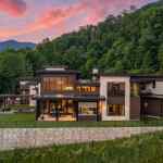 living-stone-–-stoneridge-haven-–-waynesville-nc-–-custom-home-–-exterior-twilight-mountain-view-–-04