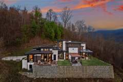 living-stone-–-stoneridge-haven-–-laurel-ridge-farms-–-waynesville-nc-–-custom-home-–-exterior-aerial-dusk-mountain-view-–-03
