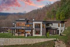 living-stone-–-stoneridge-haven-–-laurel-ridge-farms-–-waynesville-nc-–-custom-home-–-exterior-rear-dusk-aerial-–-02