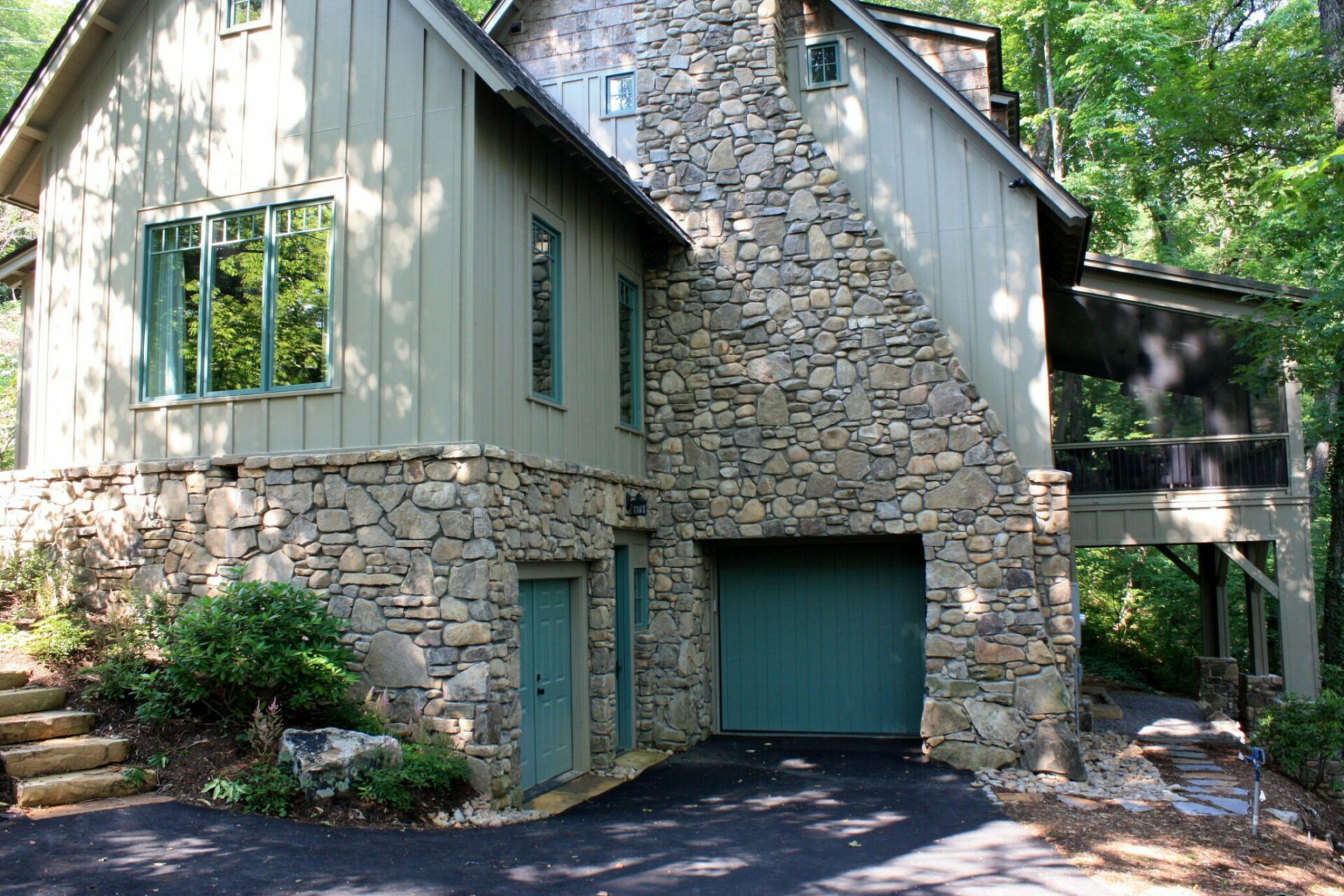 Begalla's English Cottage Nestled in the Mountains English Cottage